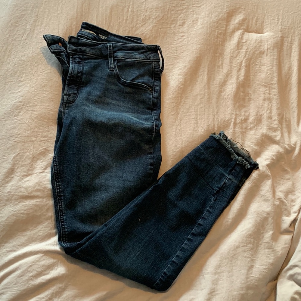 Old navy super skinny rockstar jeans. Size 6. Like new